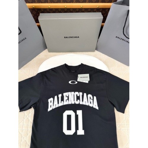 BALENCIAGA 2025SS Early Spring New 01 Printed Short Sleeve - Black BALENCIAGA 2025SS Early Spring New 01 Printed Short Sleeve - Black