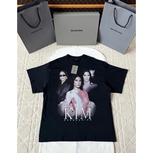 BALENCIAGA 25SS Kardashian Portrait Short Sleeves - Black BALENCIAGA 25SS Kardashian Portrait Short Sleeves - Black