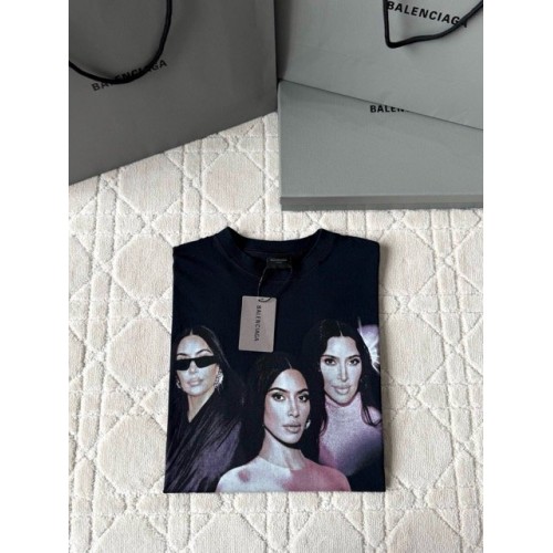 BALENCIAGA 25SS Kardashian Portrait Short Sleeves - Black BALENCIAGA 25SS Kardashian Portrait Short Sleeves - Black