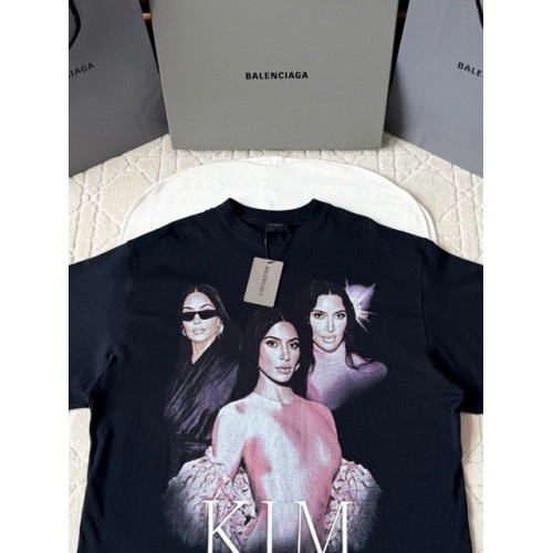 BALENCIAGA 25SS Kardashian Portrait Short Sleeves - Black BALENCIAGA 25SS Kardashian Portrait Short Sleeves - Black