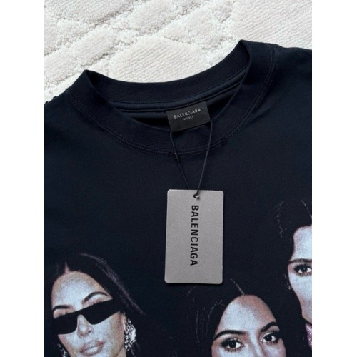 BALENCIAGA 25SS Kardashian Portrait Short Sleeves - Black BALENCIAGA 25SS Kardashian Portrait Short Sleeves - Black