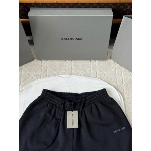 BALENCIAGA 25SS Rhinestone Destroyed Shorts Pants - Black BALENCIAGA 25SS Rhinestone Destroyed Shorts Pants - Black