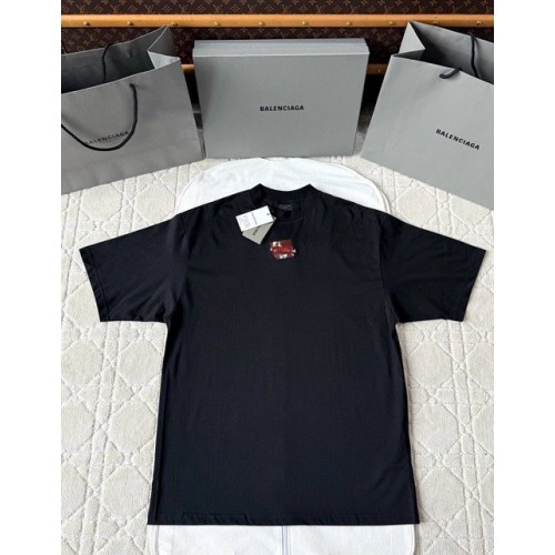 BALENCIAGA 25SS Tape Pattern Round Neck Short Sleeves - Black BALENCIAGA 25SS Tape Pattern Round Neck Short Sleeves - Black