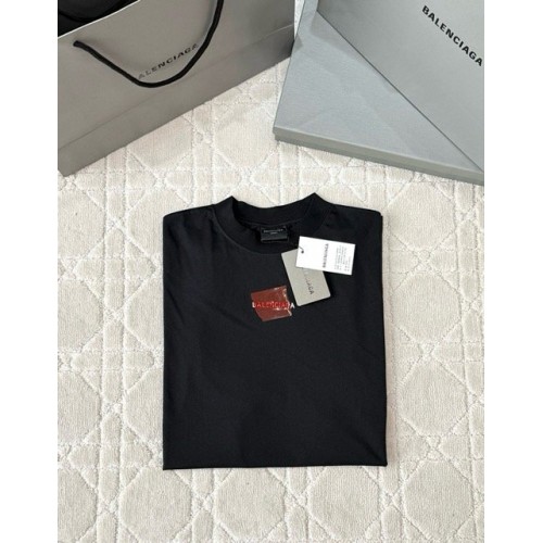 BALENCIAGA 25SS Tape Pattern Round Neck Short Sleeves - Black BALENCIAGA 25SS Tape Pattern Round Neck Short Sleeves - Black