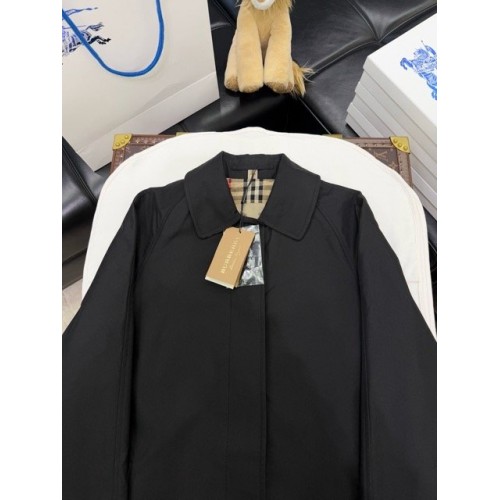 BURBERRY Camden Fit Heritage Lightweight Trench Coat - Black BURBERRY Camden Fit Heritage Lightweight Trench Coat - Black