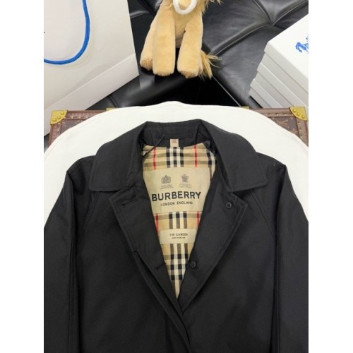 BURBERRY Camden Fit Heritage Lightweight Trench Coat - Black BURBERRY Camden Fit Heritage Lightweight Trench Coat - Black