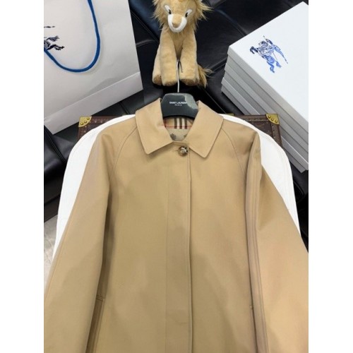 BURBERRY Camden Fit Heritage Lightweight Windbreaker BURBERRY Camden Fit Heritage Lightweight Windbreaker