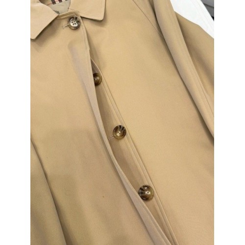 BURBERRY Camden Fit Heritage Lightweight Windbreaker BURBERRY Camden Fit Heritage Lightweight Windbreaker