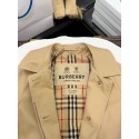 BURBERRY Camden Fit Heritage Lightweight Windbreaker BURBERRY Camden Fit Heritage Lightweight Windbreaker