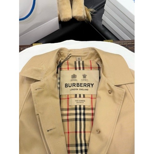 BURBERRY Camden Fit Heritage Lightweight Windbreaker BURBERRY Camden Fit Heritage Lightweight Windbreaker