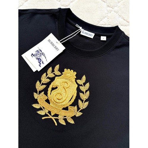 BURBERRY Early Spring Embriodered Cat Short Sleeves - Black BURBERRY Early Spring Embriodered Cat Short Sleeves - Black