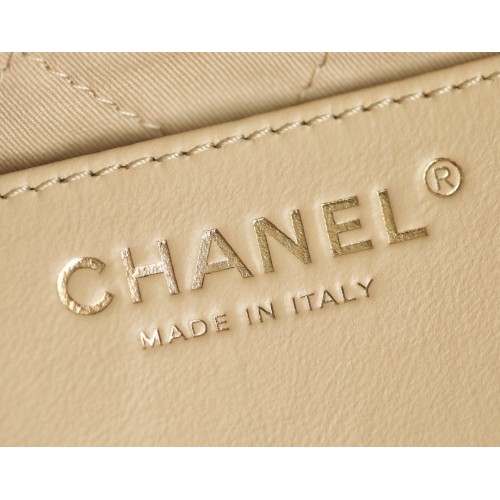 CHANEL 22 Hobo Bag