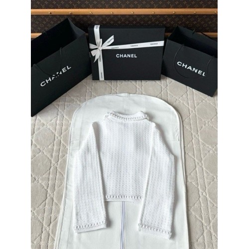 CHANEL 25P Woven Cardigan - White 