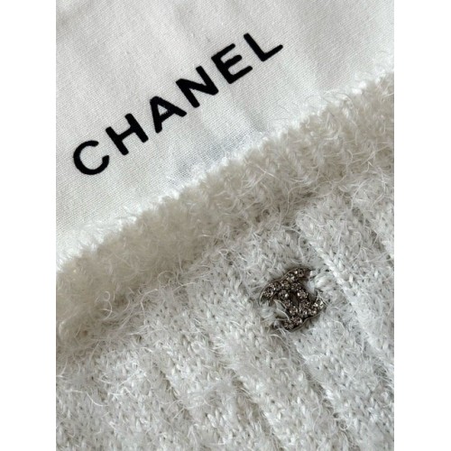 CHANEL 25S Feather Vest - White CHANEL 25S Feather Vest - White