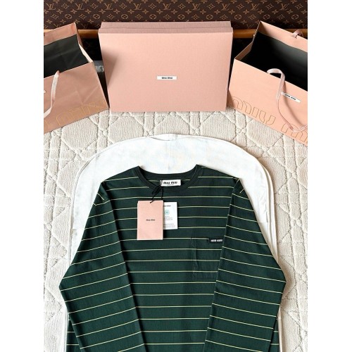 MIU MIU 2025SS Striped Pocket Slogan Long Sleeve - Green MIU MIU 2025SS Striped Pocket Slogan Long Sleeve - Green
