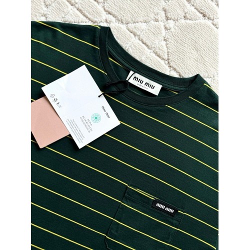 MIU MIU 2025SS Striped Pocket Slogan Long Sleeve - Green MIU MIU 2025SS Striped Pocket Slogan Long Sleeve - Green