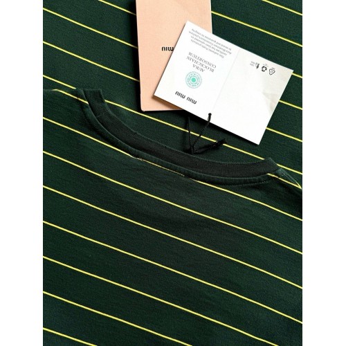 MIU MIU 2025SS Striped Pocket Slogan Long Sleeve - Green MIU MIU 2025SS Striped Pocket Slogan Long Sleeve - Green