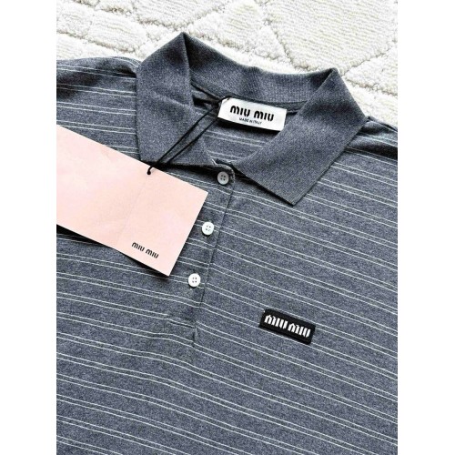 MIU MIU 2025SS Striped Pocket Slogan Long Sleeve - Grey MIU MIU 2025SS Striped Pocket Slogan Long Sleeve - Grey