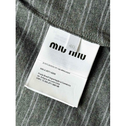 MIU MIU 2025SS Striped Pocket Slogan Long Sleeve - Grey MIU MIU 2025SS Striped Pocket Slogan Long Sleeve - Grey