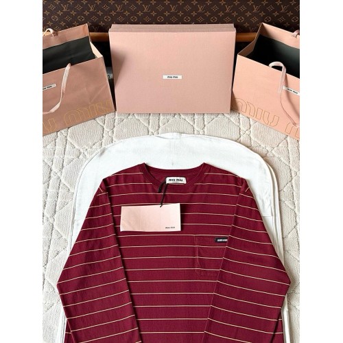 MIU MIU 2025SS Striped Pocket Slogan Long Sleeve - Red MIU MIU 2025SS Striped Pocket Slogan Long Sleeve - Red