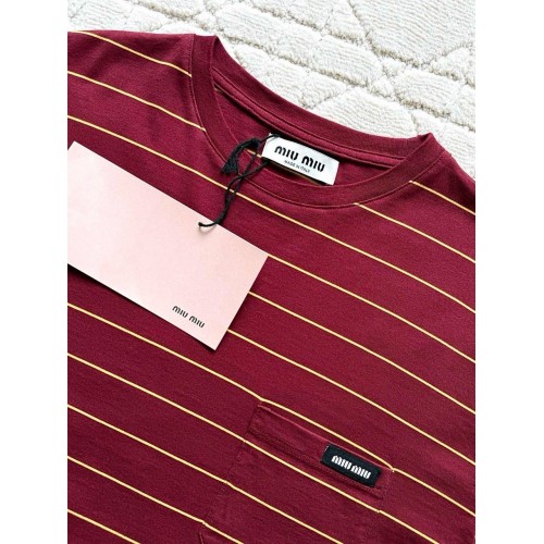 MIU MIU 2025SS Striped Pocket Slogan Long Sleeve - Red MIU MIU 2025SS Striped Pocket Slogan Long Sleeve - Red
