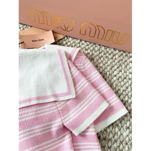 MIU MIU 25SS Bowknot V-Neck Short Sleeve Polo - Pink with White MIU MIU 25SS Bowknot V-Neck Short Sleeve Polo - Pink with White