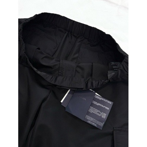 PRADA 25SS Triangle Logo Multifunctional Pocket Shorts - Black PRADA 25SS Triangle Logo Multifunctional Pocket Shorts - Black