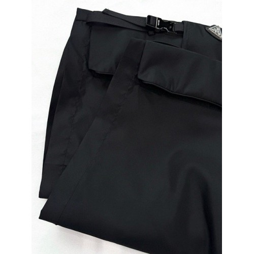 PRADA 25SS Triangle Logo Multifunctional Pocket Shorts - Black PRADA 25SS Triangle Logo Multifunctional Pocket Shorts - Black