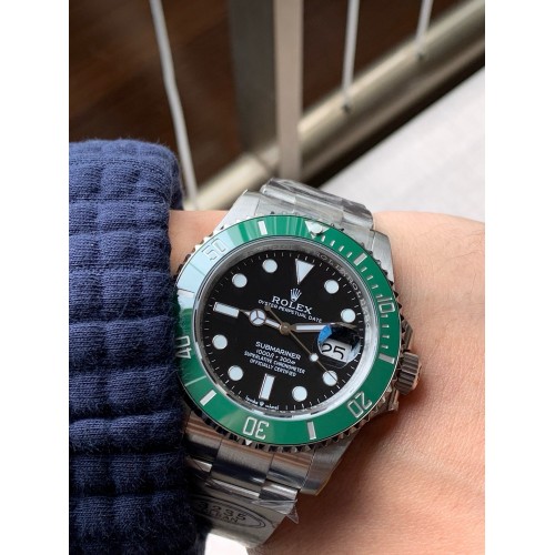 ROLEX Submariner Date 116610LV - 41MM (Hulk)